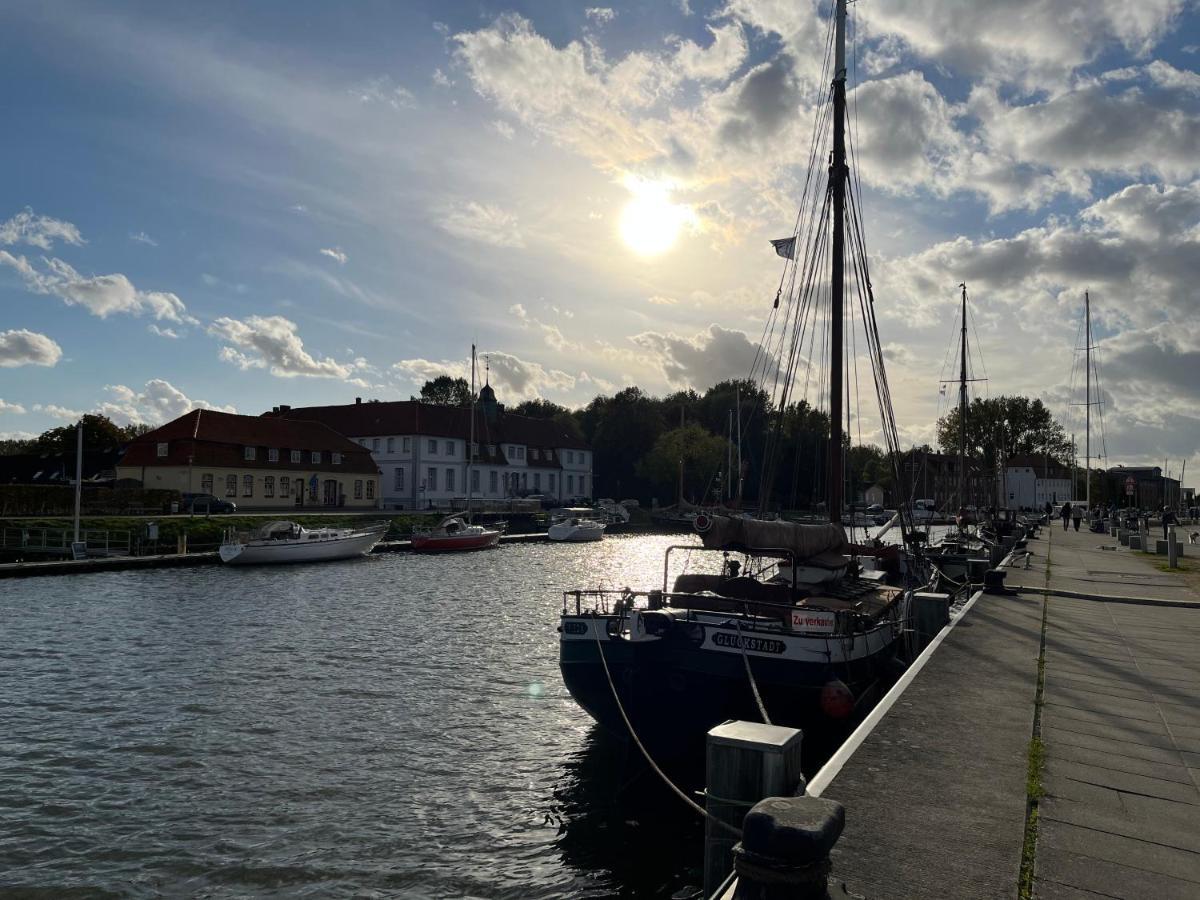 Lykkefund - Ferienwohnungen In Hafennaehe Glueckstadt Exterior foto