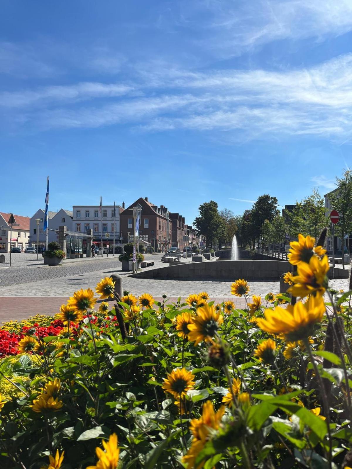 Lykkefund - Ferienwohnungen In Hafennaehe Glueckstadt Exterior foto